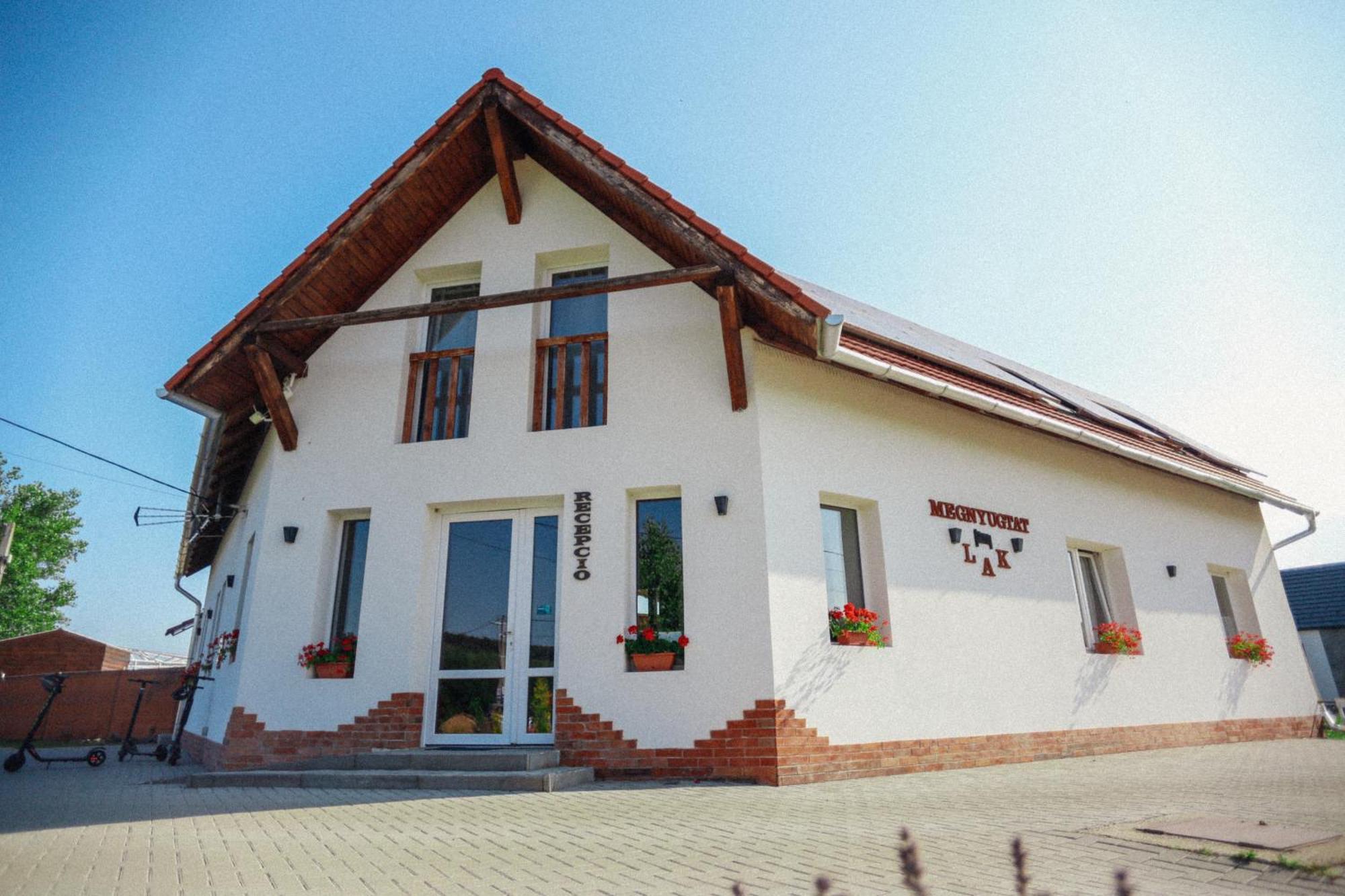 Megnyugtat-Lak Apartmanhaz Demjén Dış mekan fotoğraf